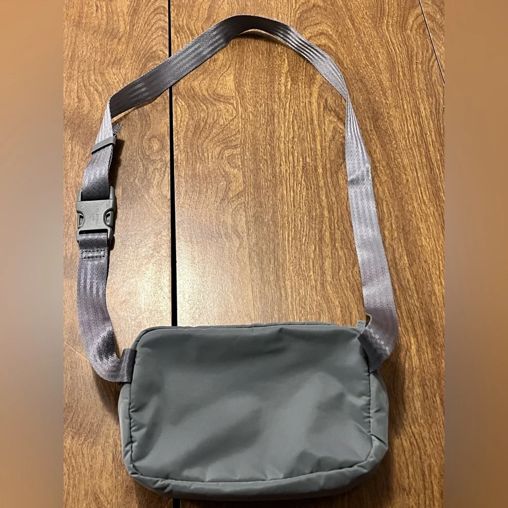 All About Large Crossbody Belt Bag Athleta - Picture 4 of 6
